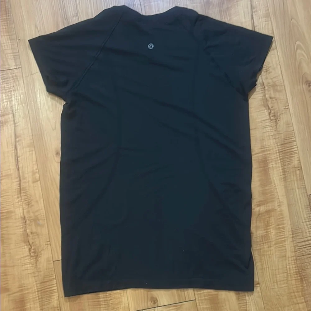 Women’s Lululemon Athletica Black lightweight Swift Short Sleeve shirt Size 10 - Picture 4 of 6